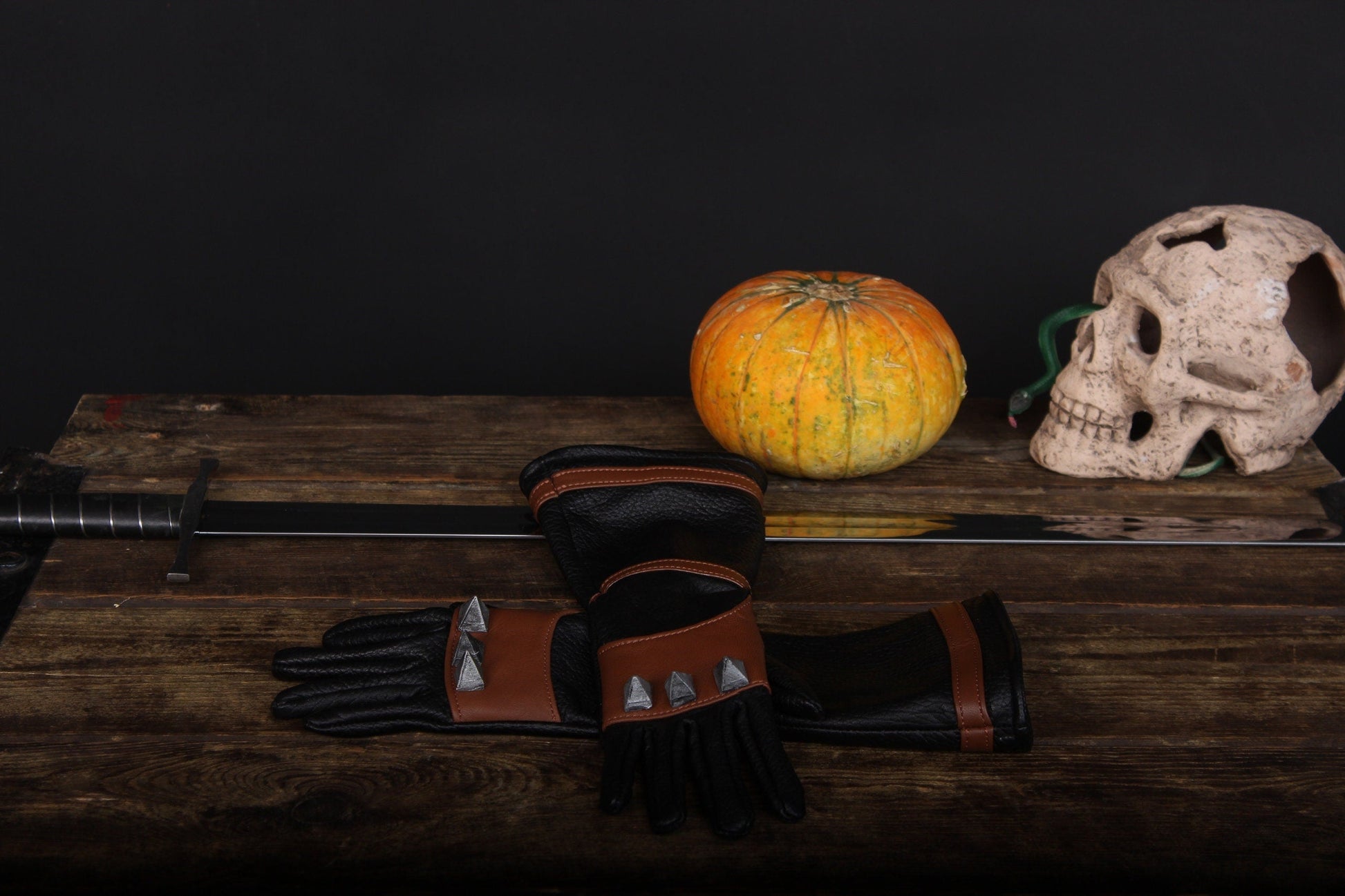 Witcher leather gloves - SokolArmory
