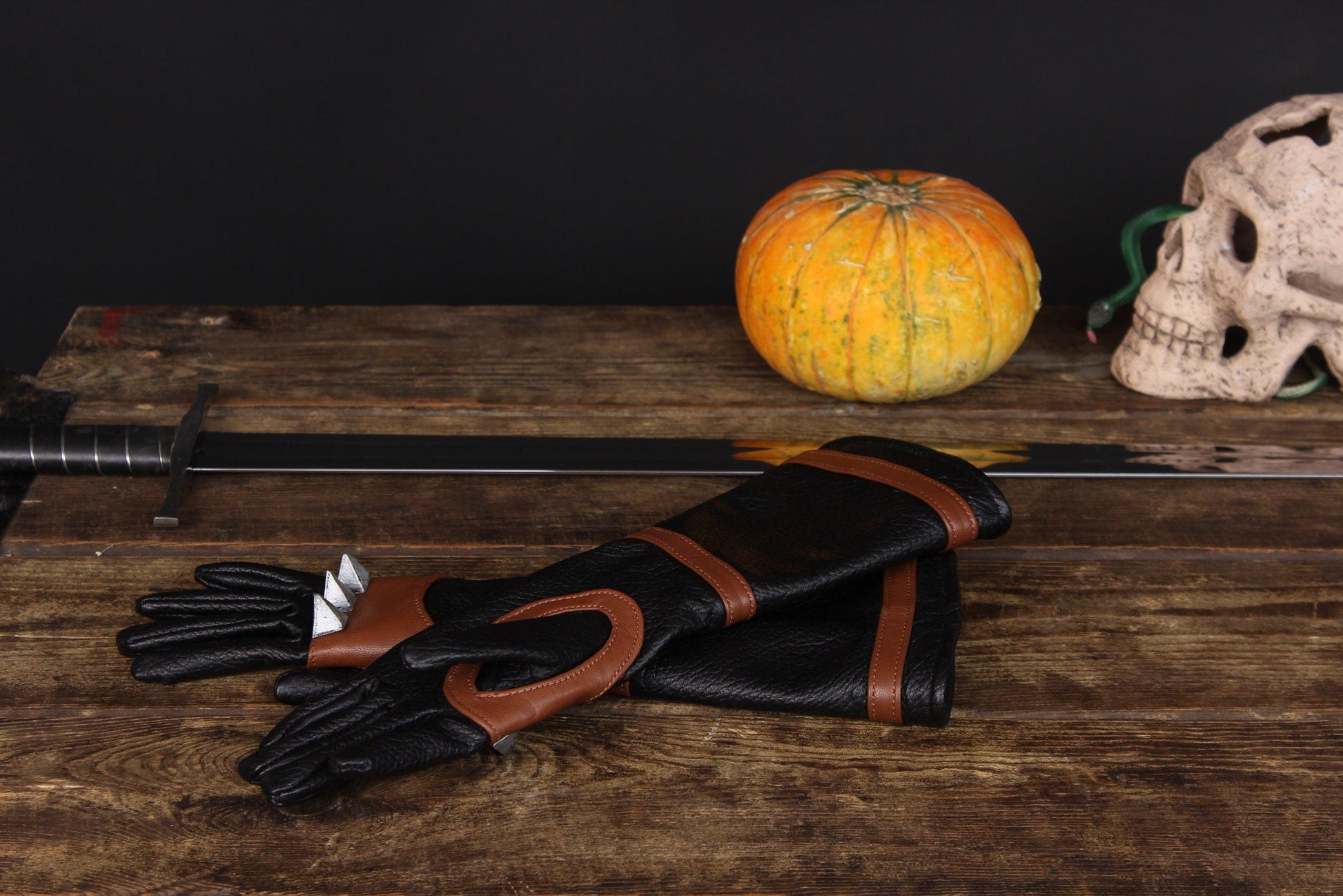 Witcher leather gloves - SokolArmory