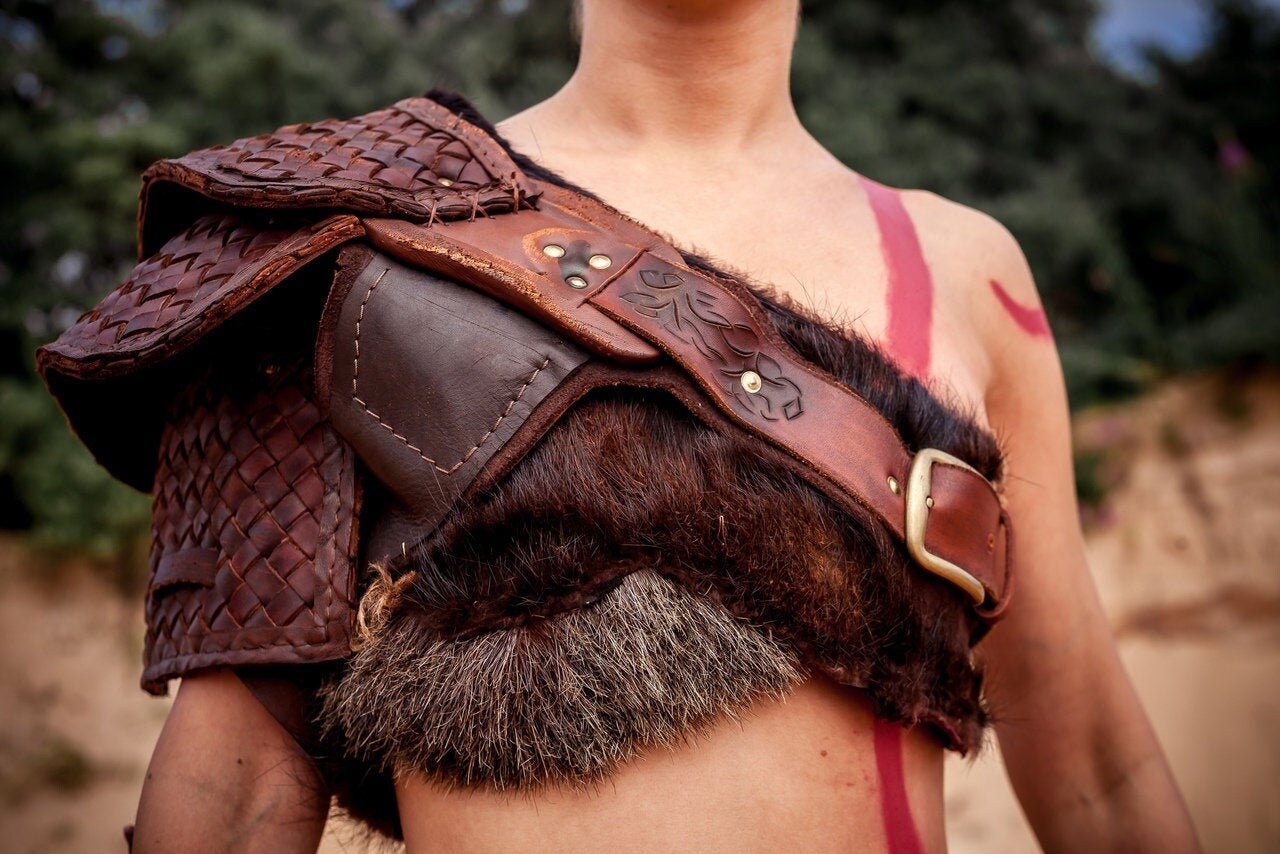 Woman Kratos armor (God of War) - SokolArmory