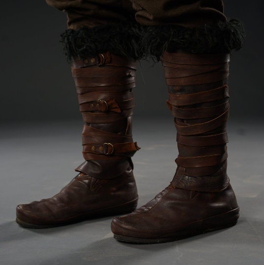 Assassin leather low boots + greaves with fur - SokolArmory