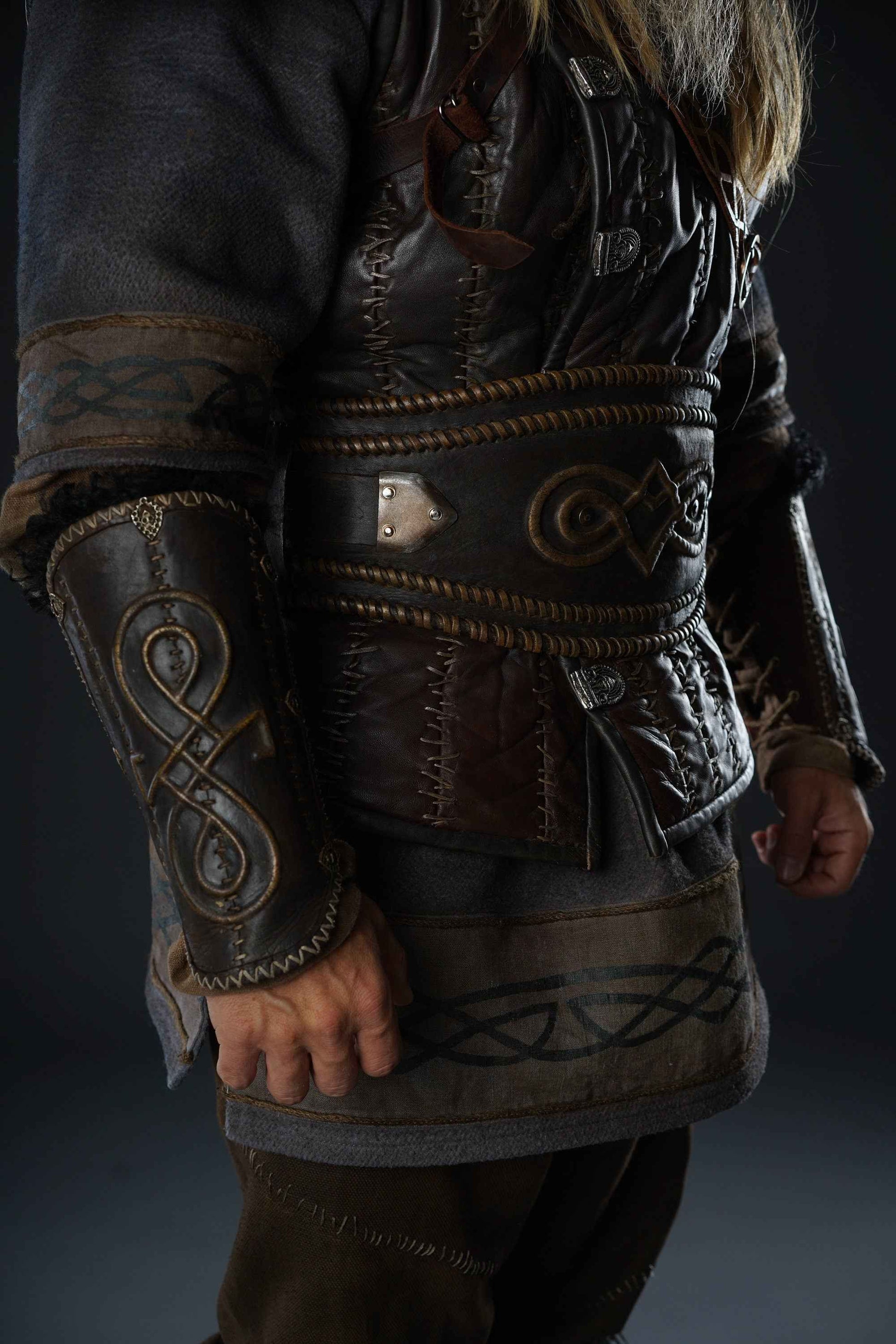 Viking leather bracers - SokolArmory