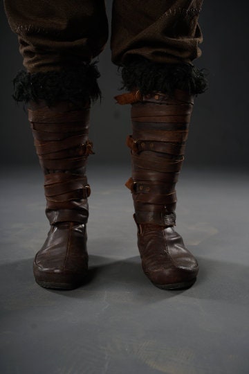 Assassin leather low boots + greaves with fur - SokolArmory
