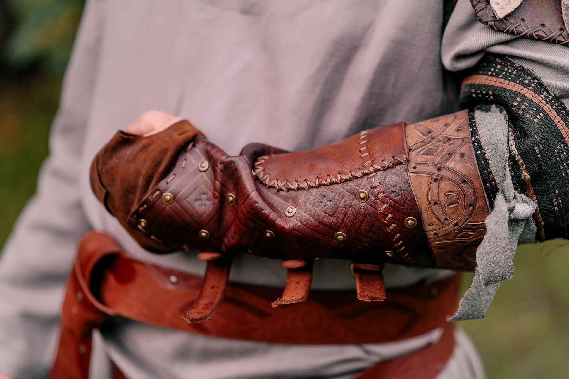 Robin Hood leather bracers - SokolArmory