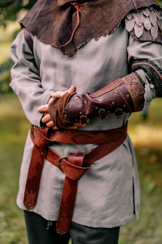 Robin Hood leather bracers - SokolArmory