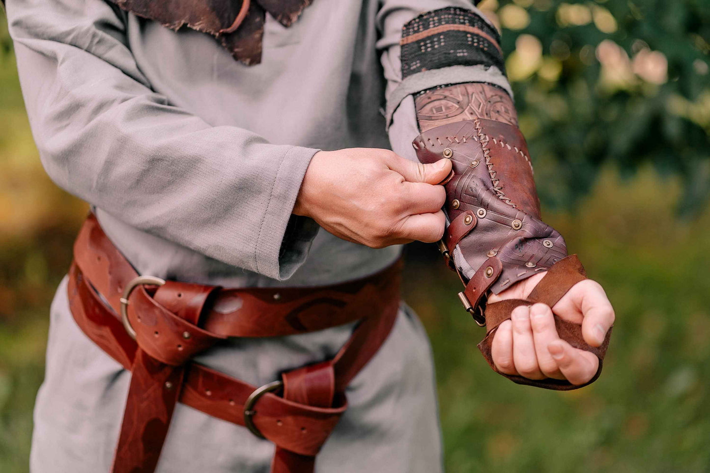 Robin Hood leather bracers - SokolArmory