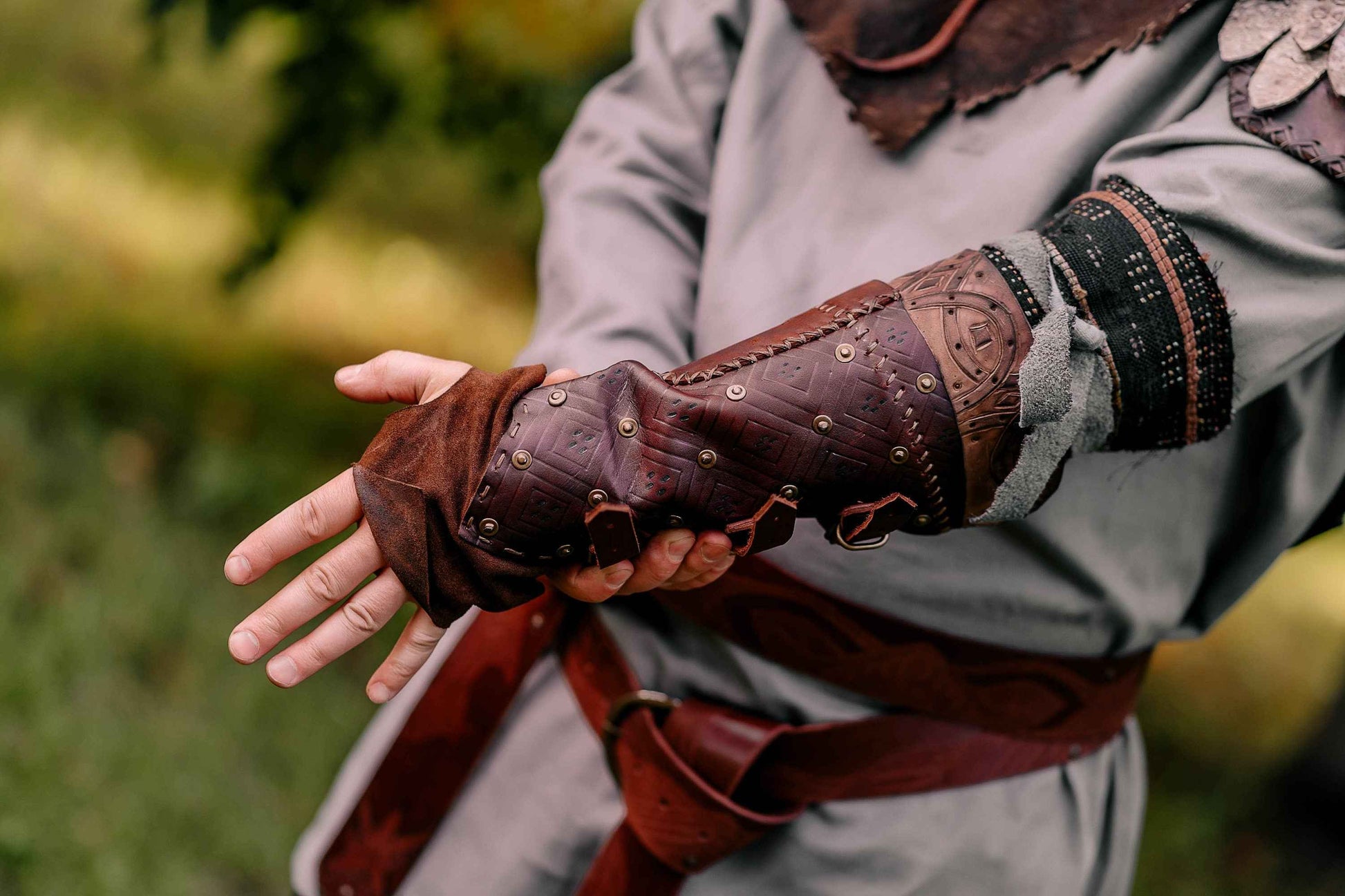 Robin Hood leather bracers - SokolArmory