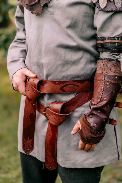 Robin Hood leather bracers - SokolArmory