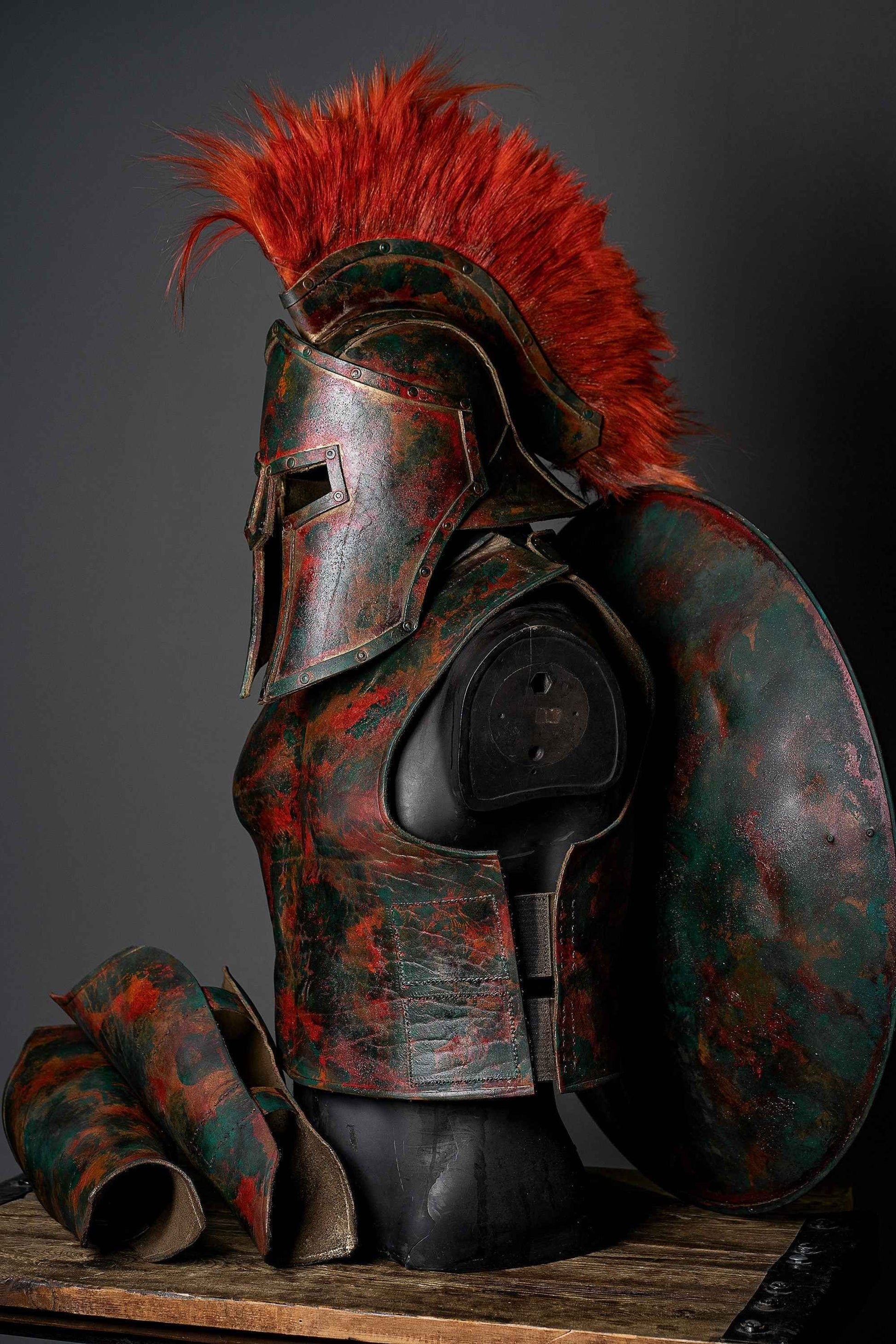 King Leonid spartan helmet (300 Spartans) King Leonid spartan helmet (300 Spartans)