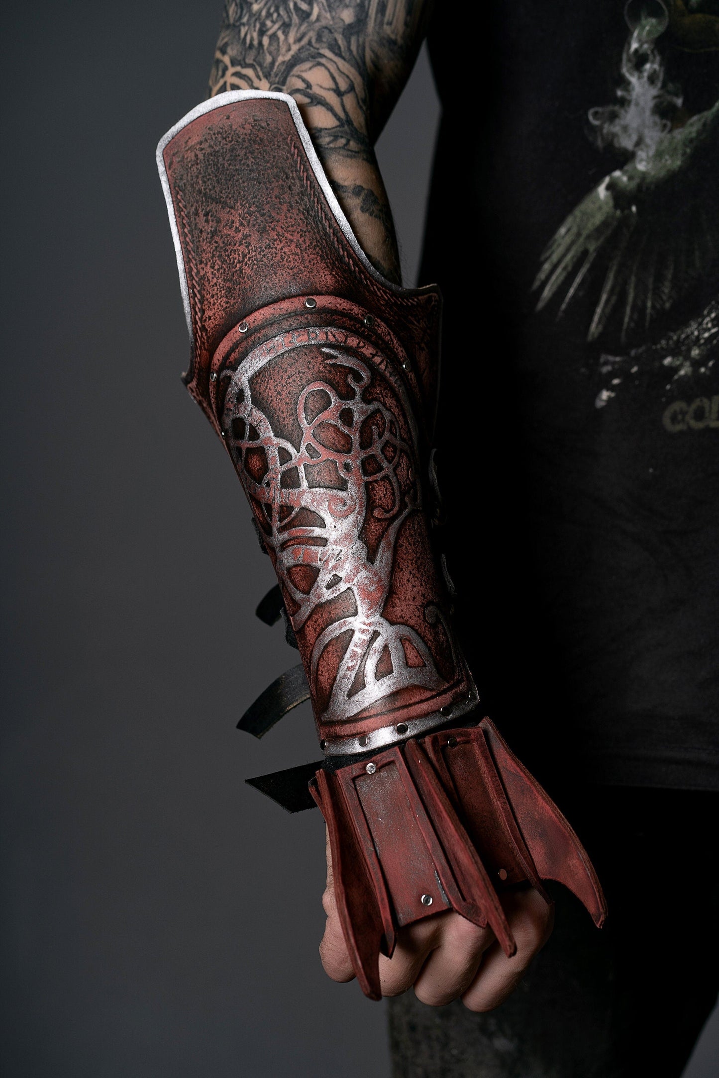 Kratos bracers with claws (God of War) - SokolArmory