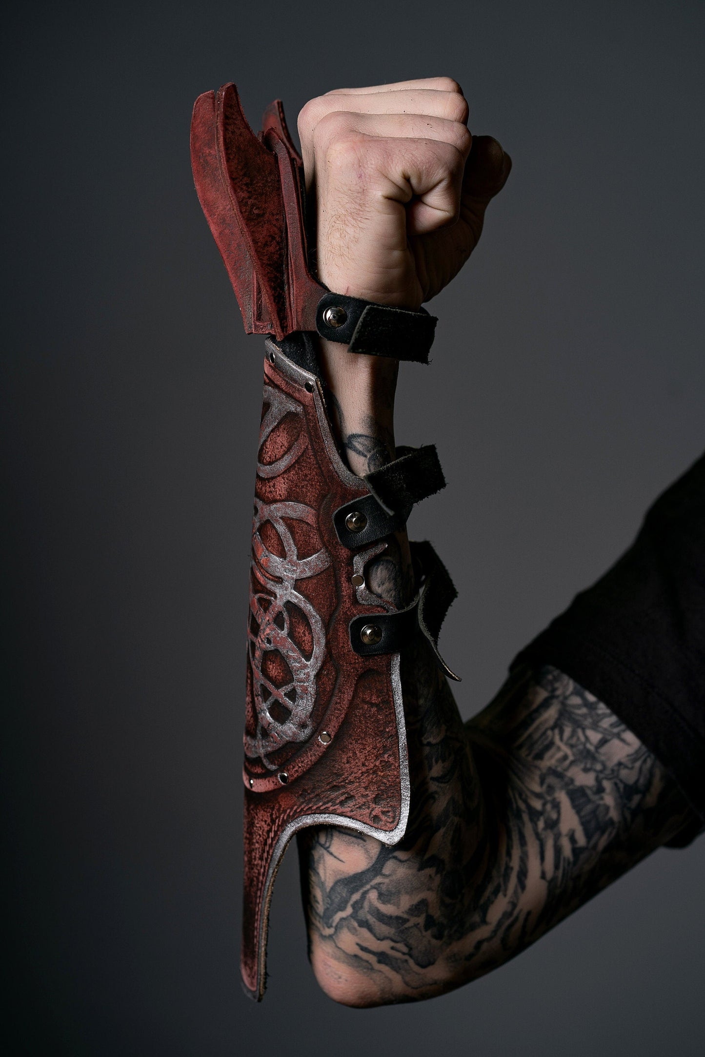 Kratos bracers with claws (God of War) - SokolArmory