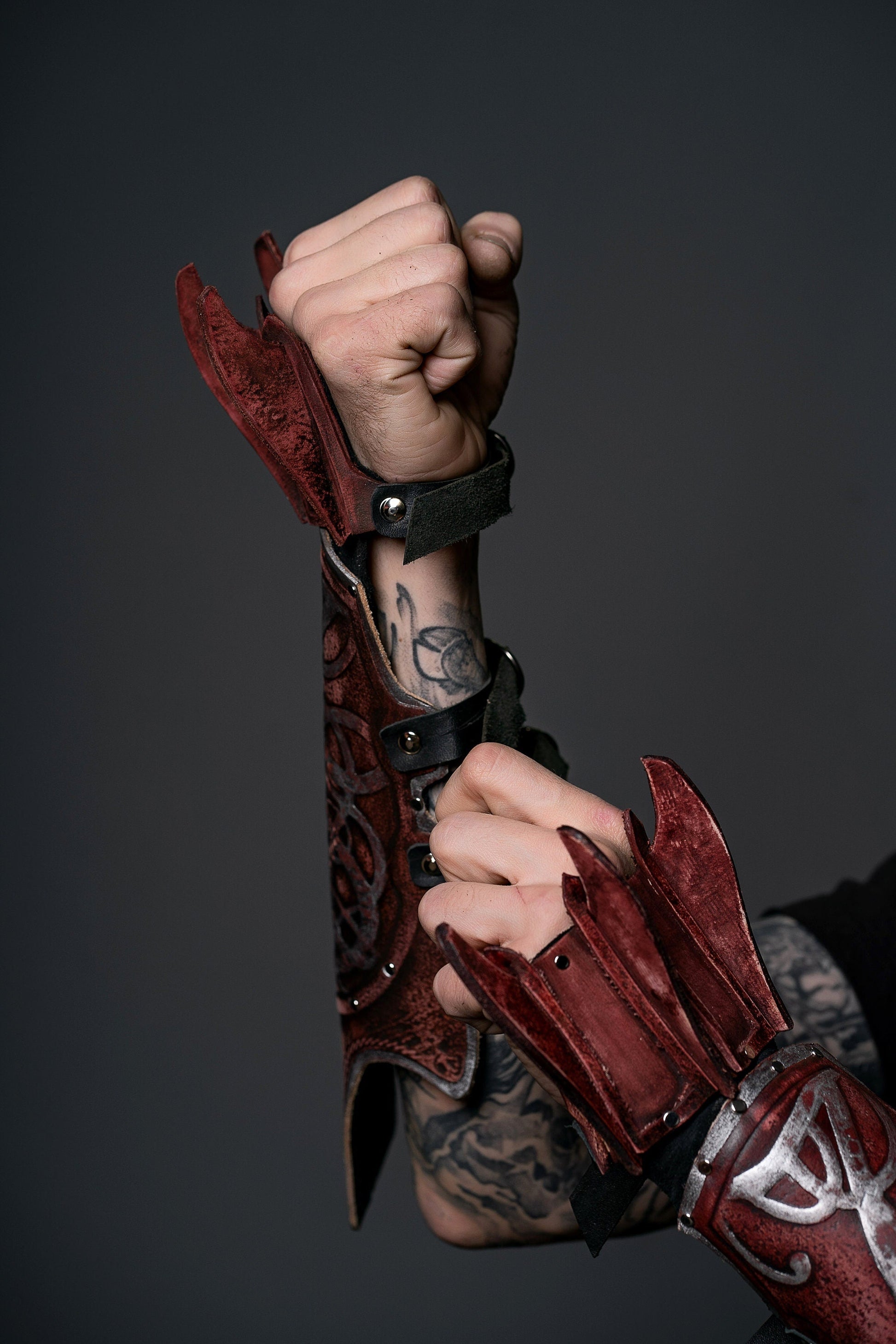 Kratos bracers with claws (God of War) - SokolArmory