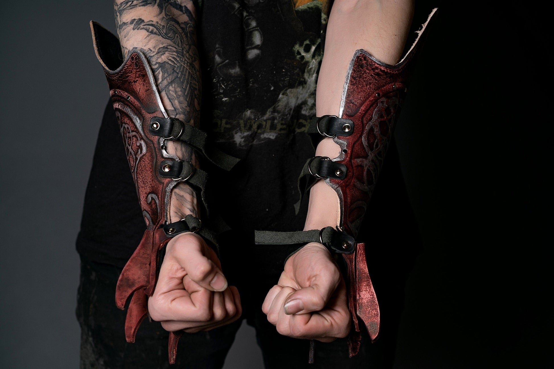 Kratos bracers with claws (God of War) - SokolArmory