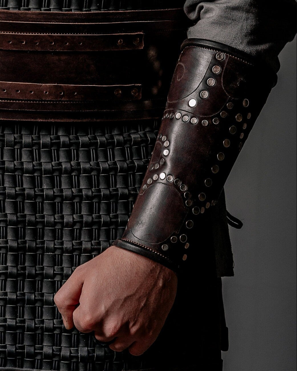 Uhtred leather bracers (Last Kingdom) - SokolArmory