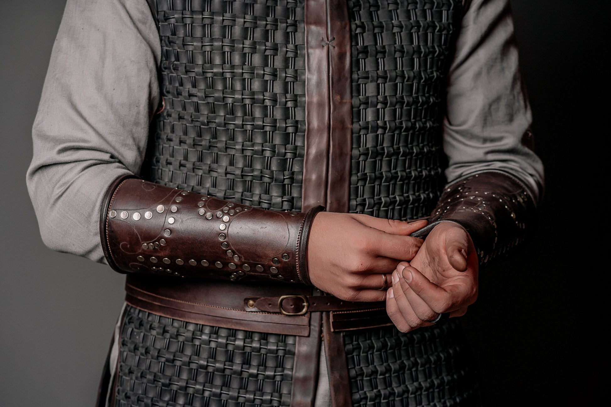 Uhtred leather bracers (Last Kingdom) - SokolArmory