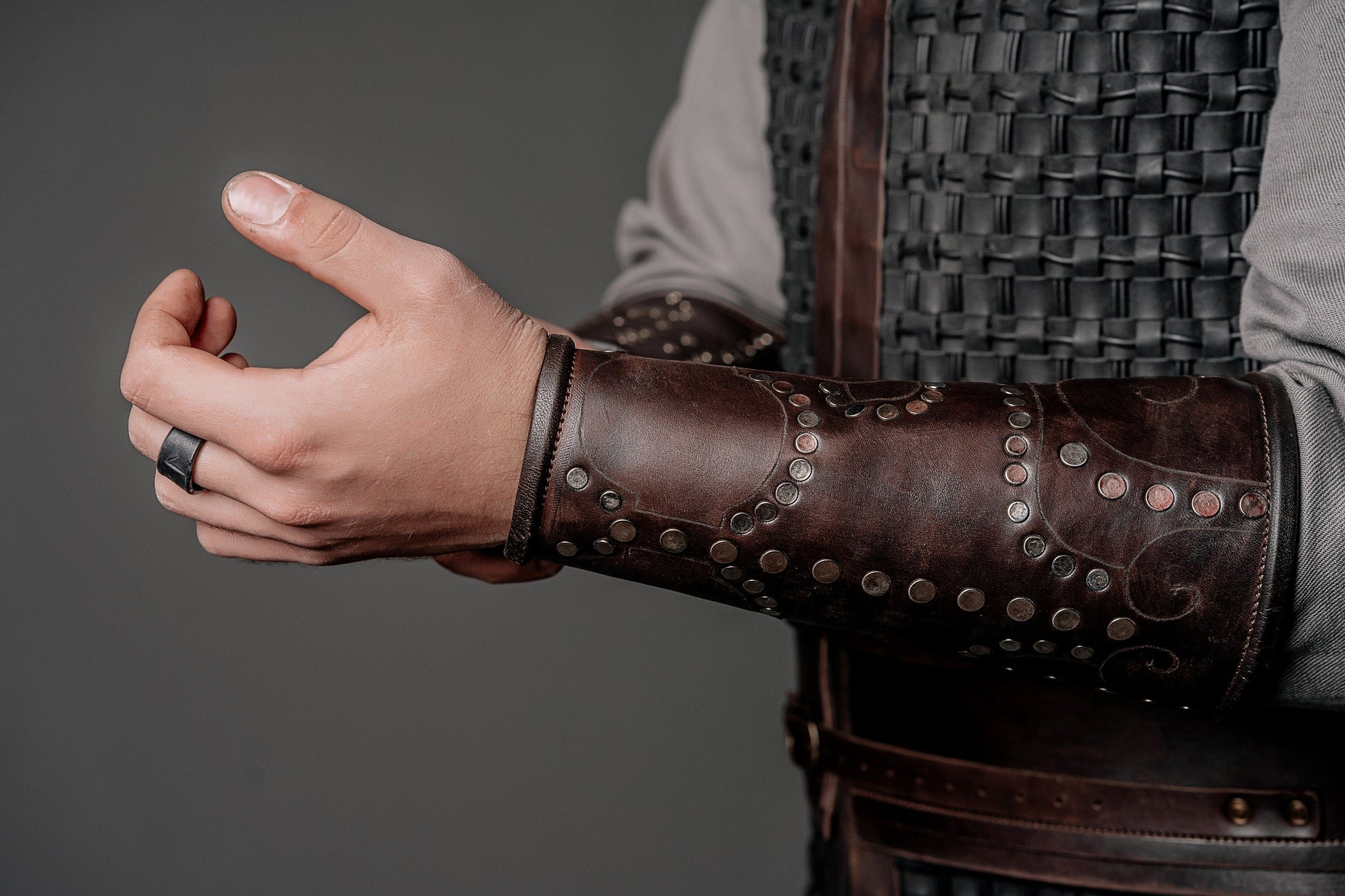 Uhtred leather bracers (Last Kingdom) - SokolArmory