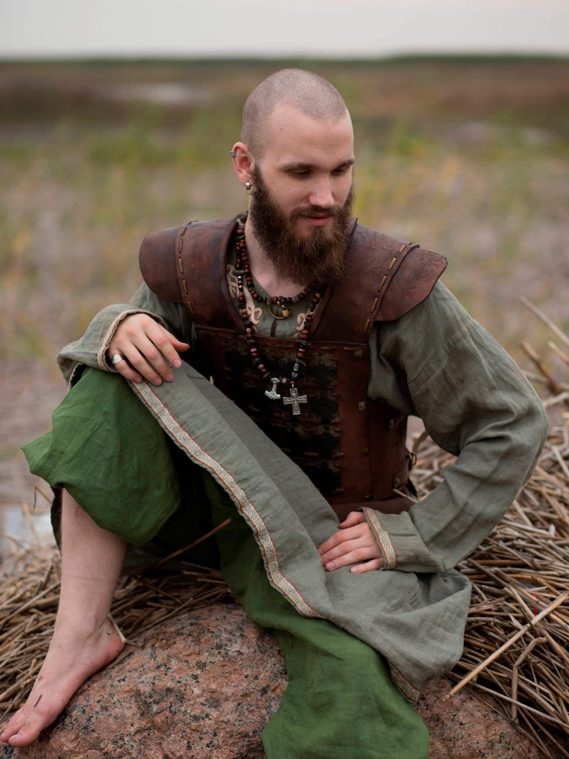 Brassards vikings en cuir gaufré